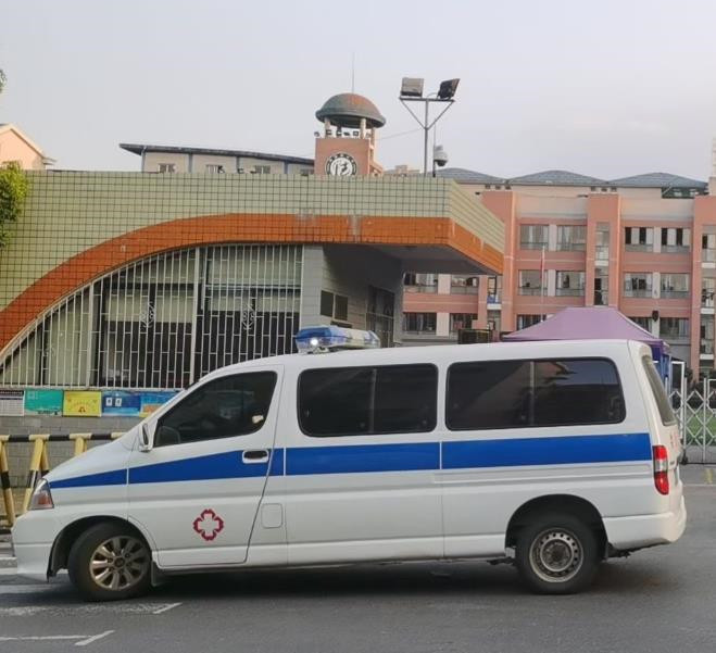 宜良救护车出租护送骨折病人一公里多少钱